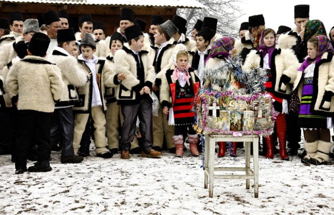 Traditii de iarna: Craciunul si Anul Nou in Maramures