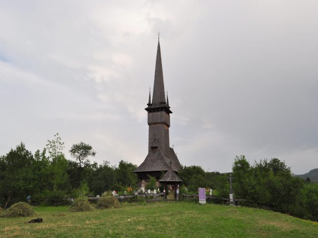 Biserica „Sfinţii Arhangheli Mihail şi Gavriil” din Plopiş
