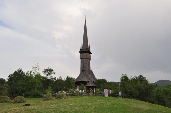 Biserica &#8222;Sfinţii Arhangheli Mihail şi Gavriil&#8221; din Plopiş