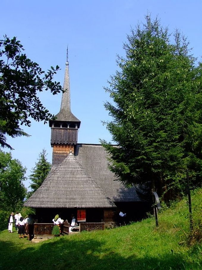 Biserica De Lemn Din Calinesti Caeni